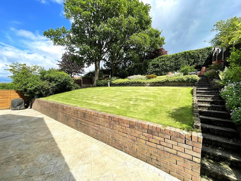 Blackthorne Road, Gee Cross - Image 3