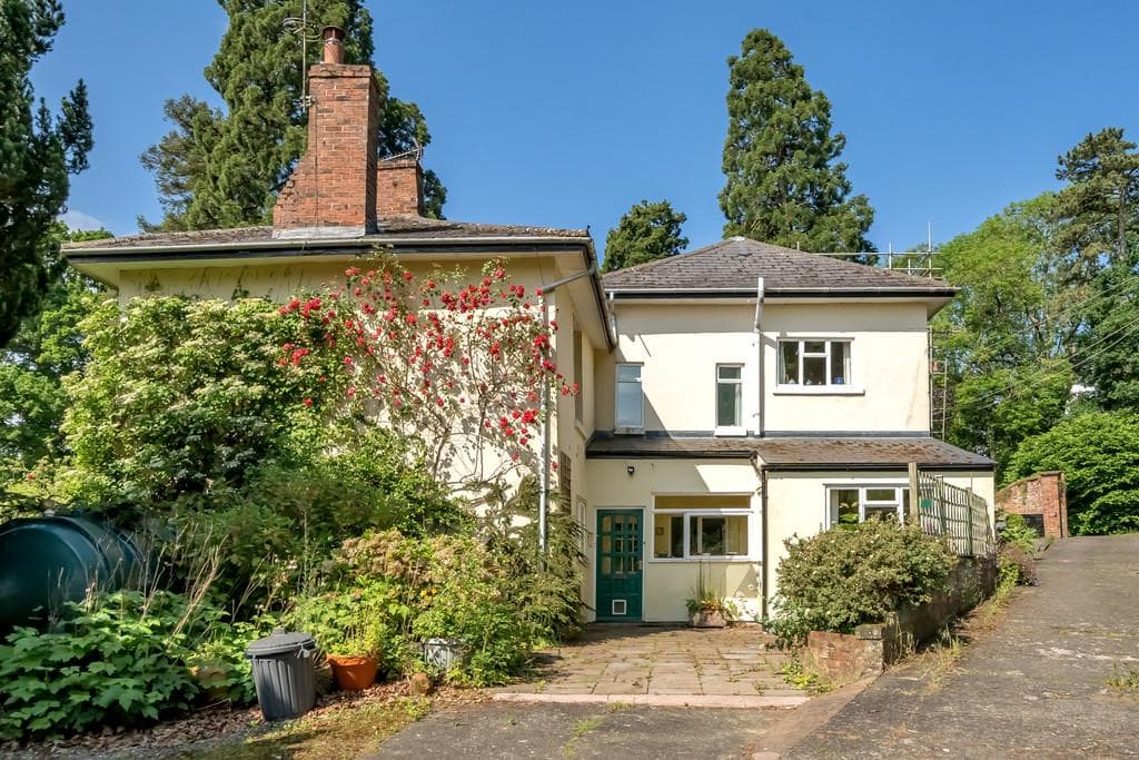 1 Penn Hall, Menith Wood - Image 1