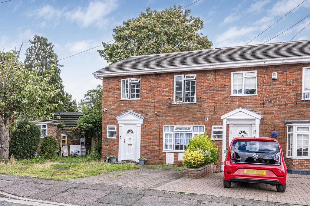 Catherines Close, London, UB7 - Image 1