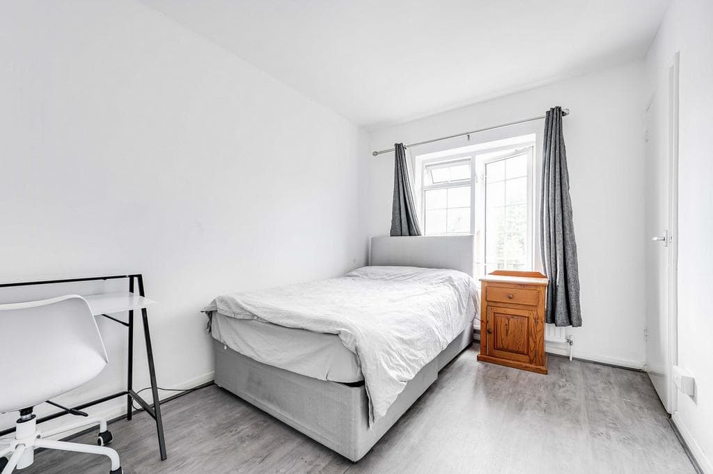 Catherines Close, London, UB7 - Image 2