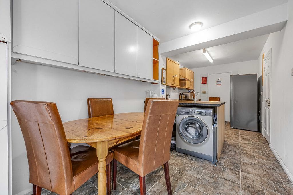 Catherines Close, London, UB7 - Image 3