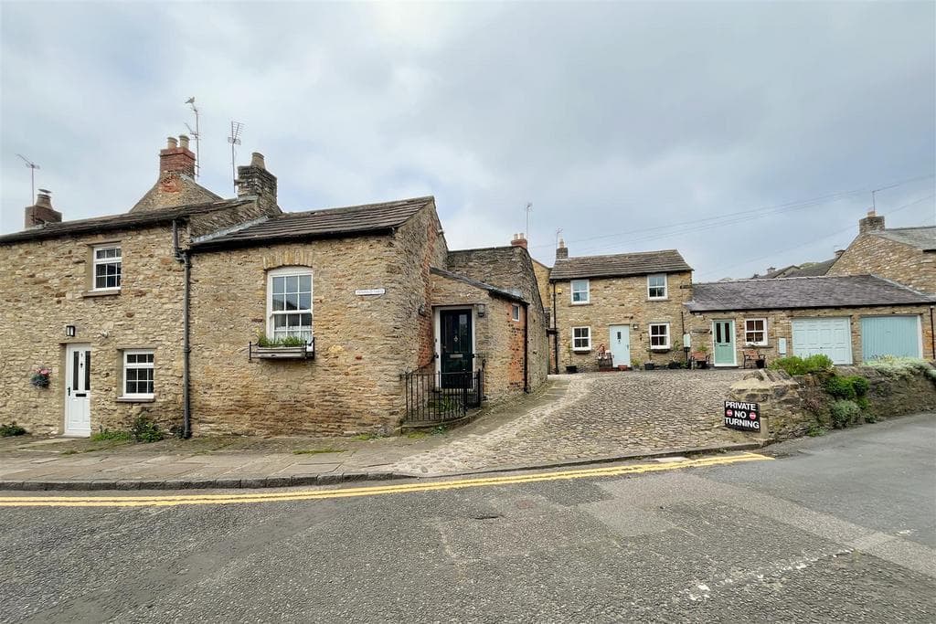 Penfold Yard, Quakers Lane, Richmond - Image 2