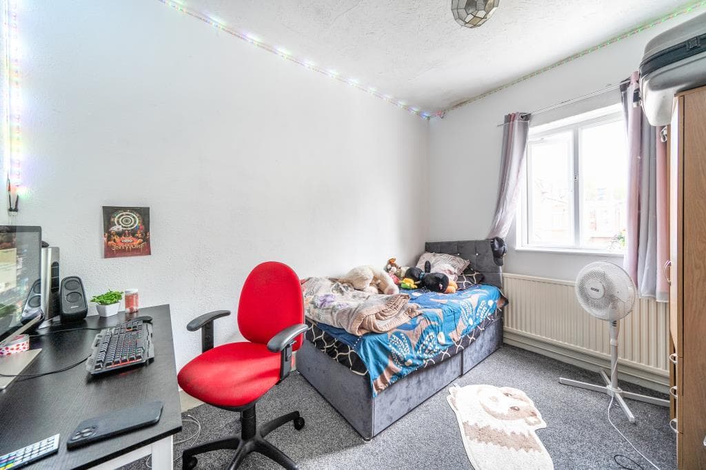 Walton Road,  Woking,  Surrey,  GU21 - Image 3