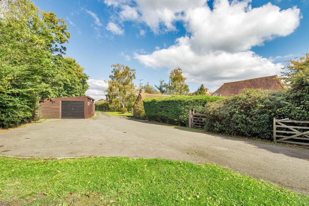 Marden Road, Staplehurst, Kent, TN12 0PD - Image 2