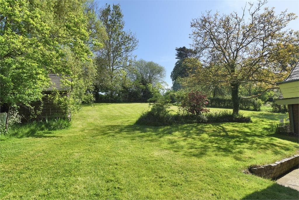 Upper Street, Quainton, Buckinghamshire. - Image 2