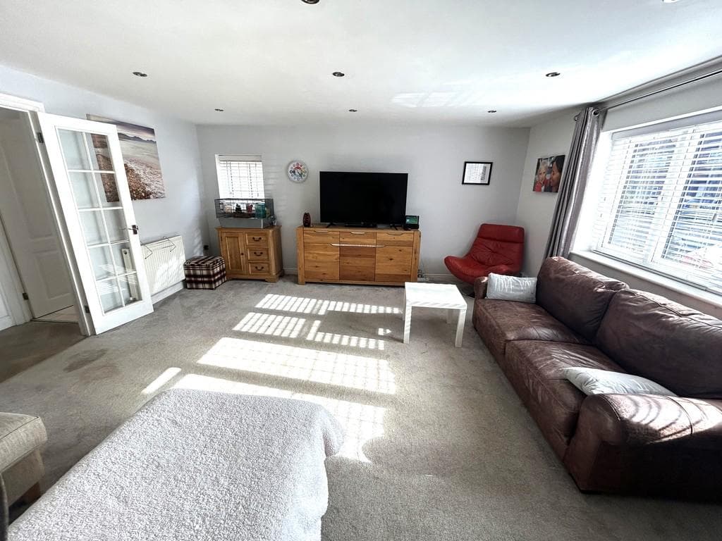 Monkswood Avenue, Waltham Abbey - Image 2