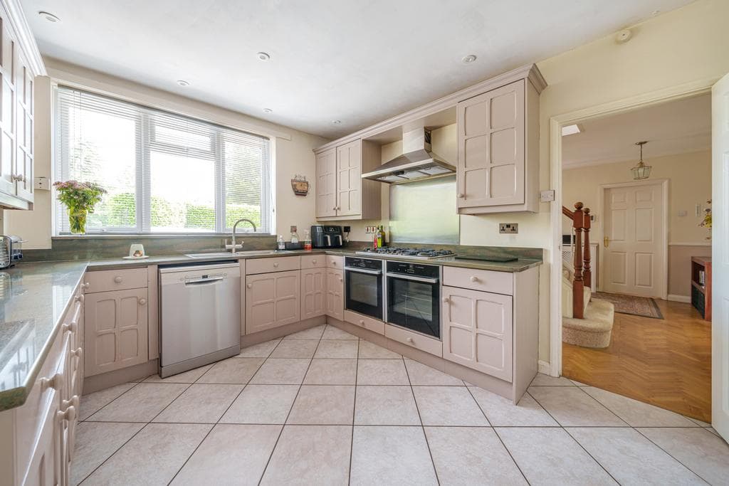 Grays Park Road, Stoke Poges, Buckinghamshire, SL2 - Image 5