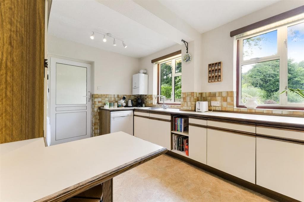 Tadworth Street, Tadworth - Image 4