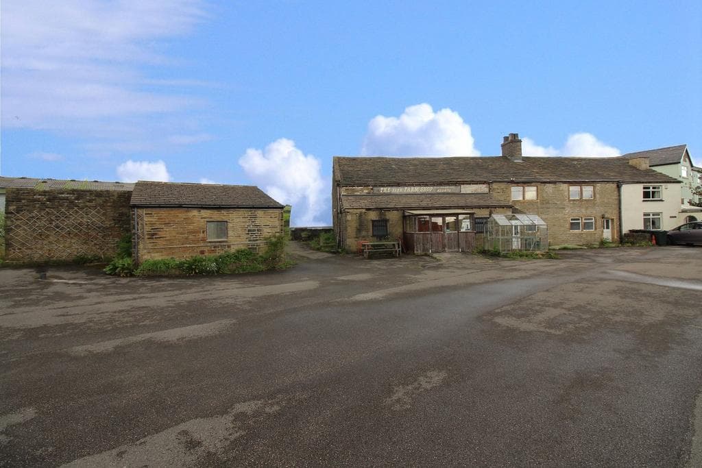 View property at Halifax Road, Denholme, Bradford, BD13
