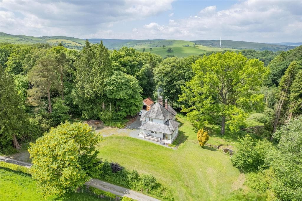 Llanerfyl, Welshpool, Powys - Image 1