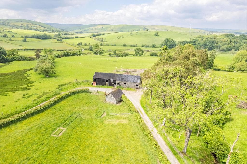 Llanerfyl, Welshpool, Powys - Image 3