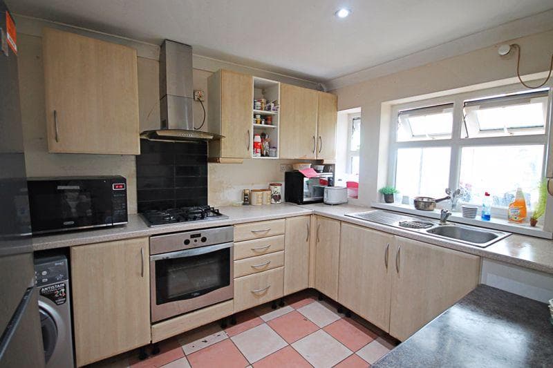 Oakfield Gardens, Greenford - Image 5