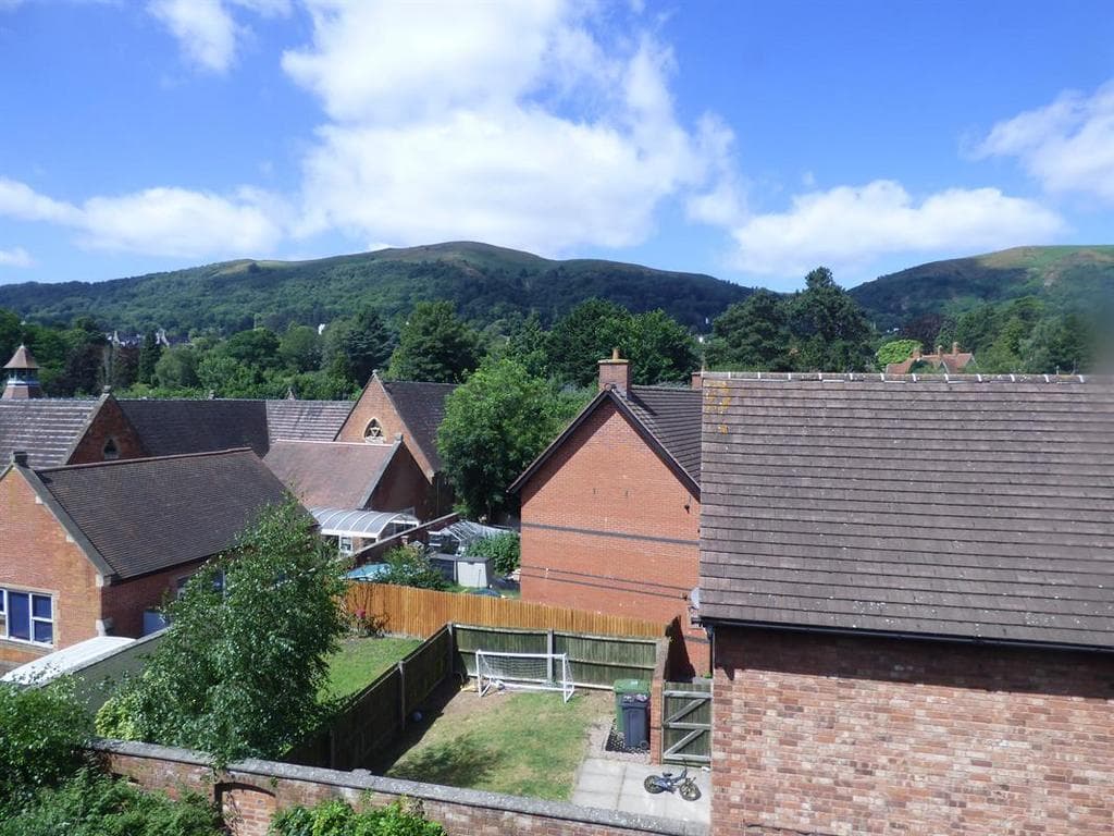 18 Manby Road, Malvern, Worcestershire, WR14 - Image 2
