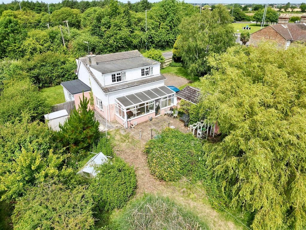 London Road, Kessingland, Lowestoft - Image 1