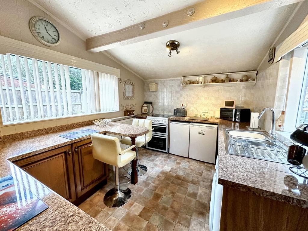 Oaklands Road, Salford, M7 - Image 4
