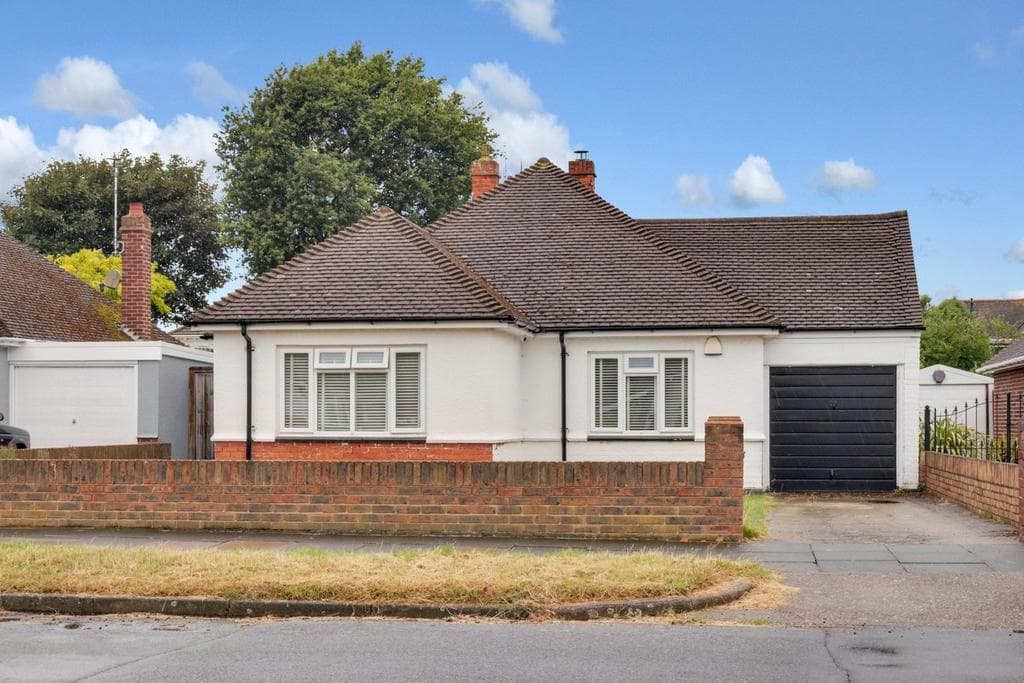 St Augustines Avenue, Thorpe Bay SS1 - Image 1