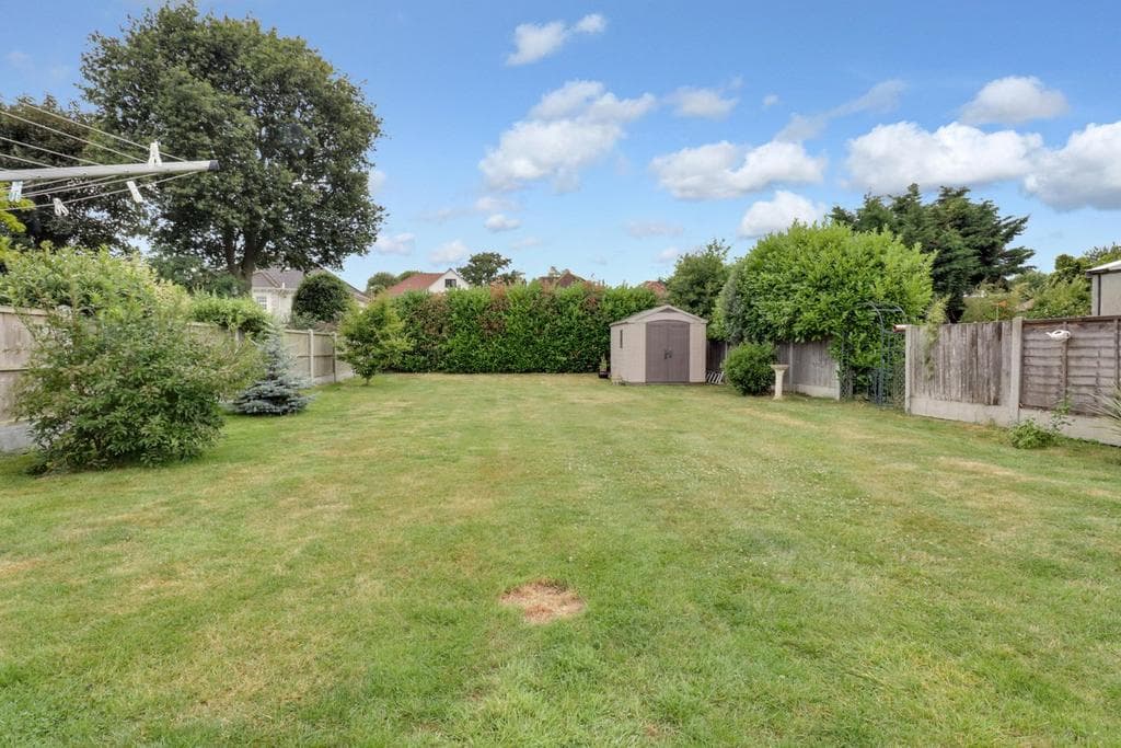 St Augustines Avenue, Thorpe Bay SS1 - Image 2