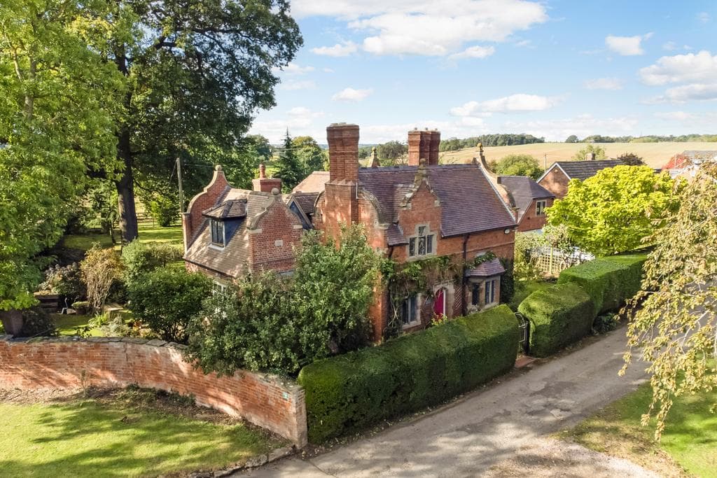 Droitwich Spa, Worcestershire - Image 1