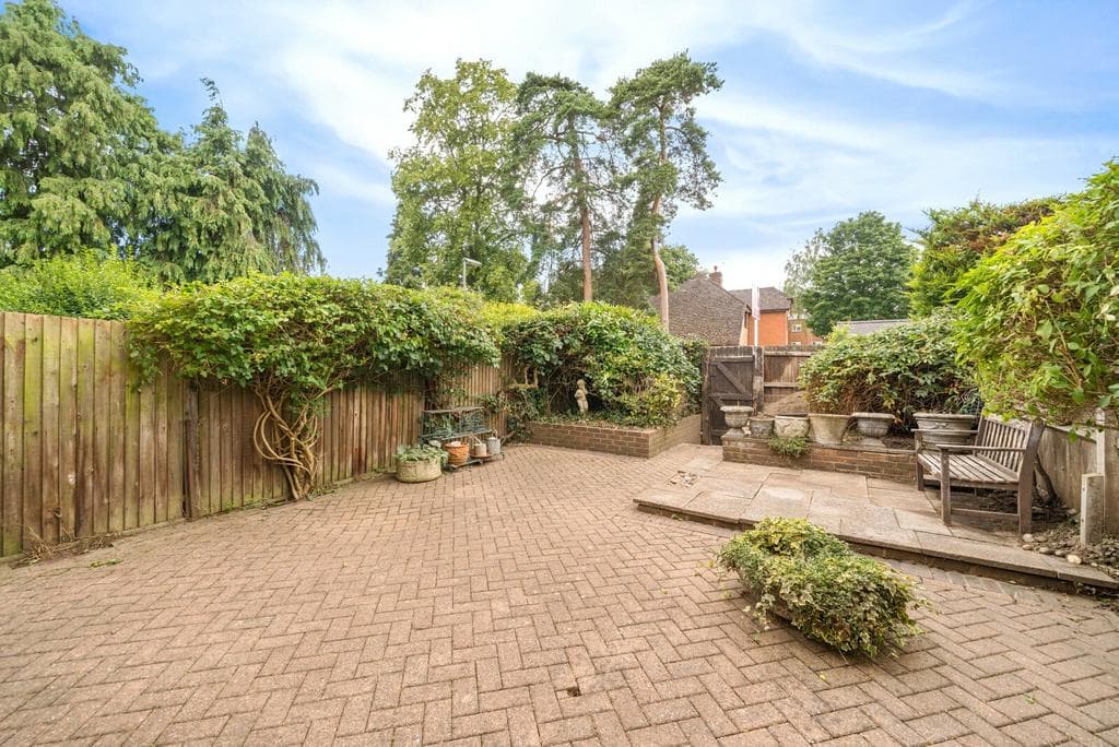 Hurst Lodge, Gower Road, Weybridge, KT13 - Image 2