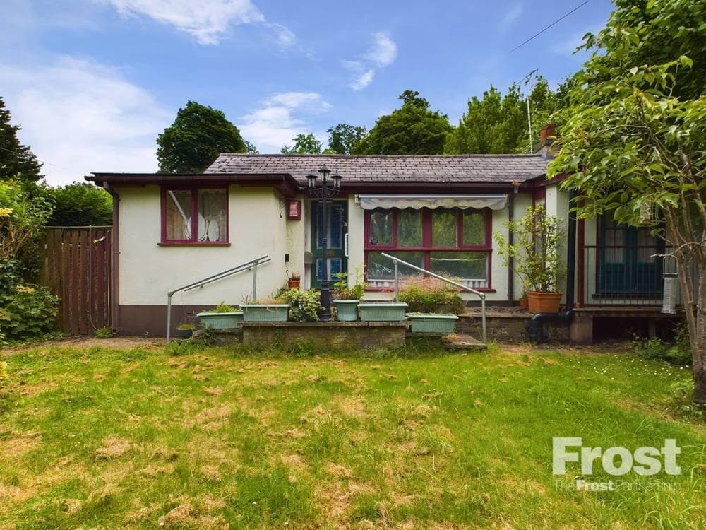 The Embankment, Wraysbury, Berkshire, TW19 - Image 4