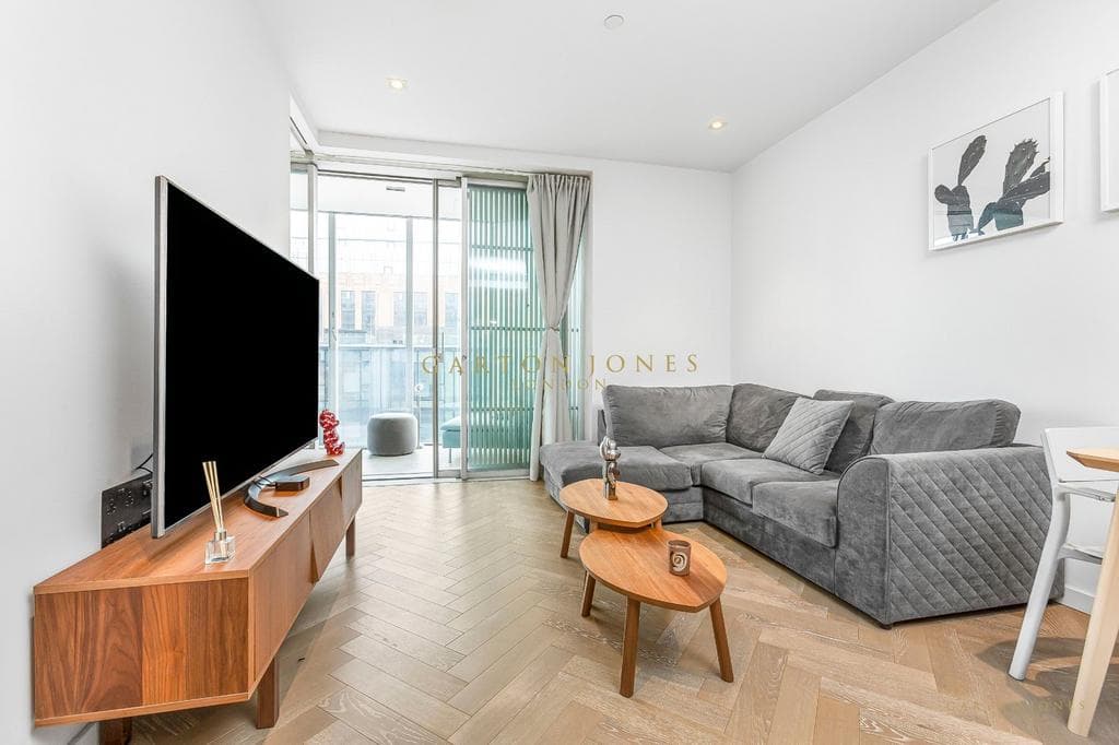 Pearce House, 8 Circus Road West, London, SW11 - Image 4