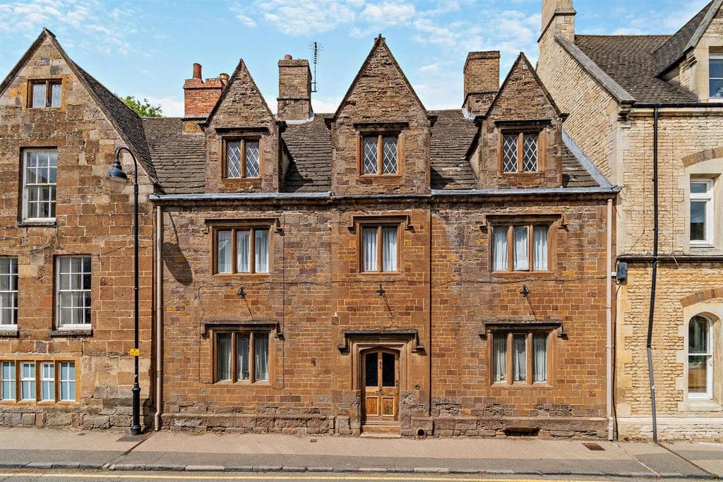 High Street West, Uppingham, Rutland - Image 1