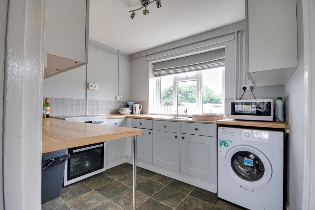 East End, Lymington, SO41 - Image 4