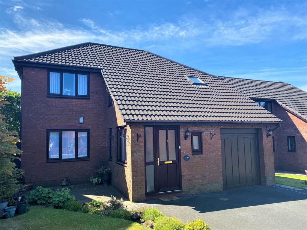 6 Spinners Way, Moorside, Oldham, OL4 2QN - Image 1