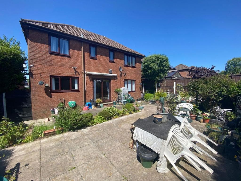 6 Spinners Way, Moorside, Oldham, OL4 2QN - Image 2