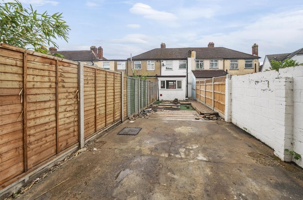 Denham Crescent, Mitcham CR4 - Image 4