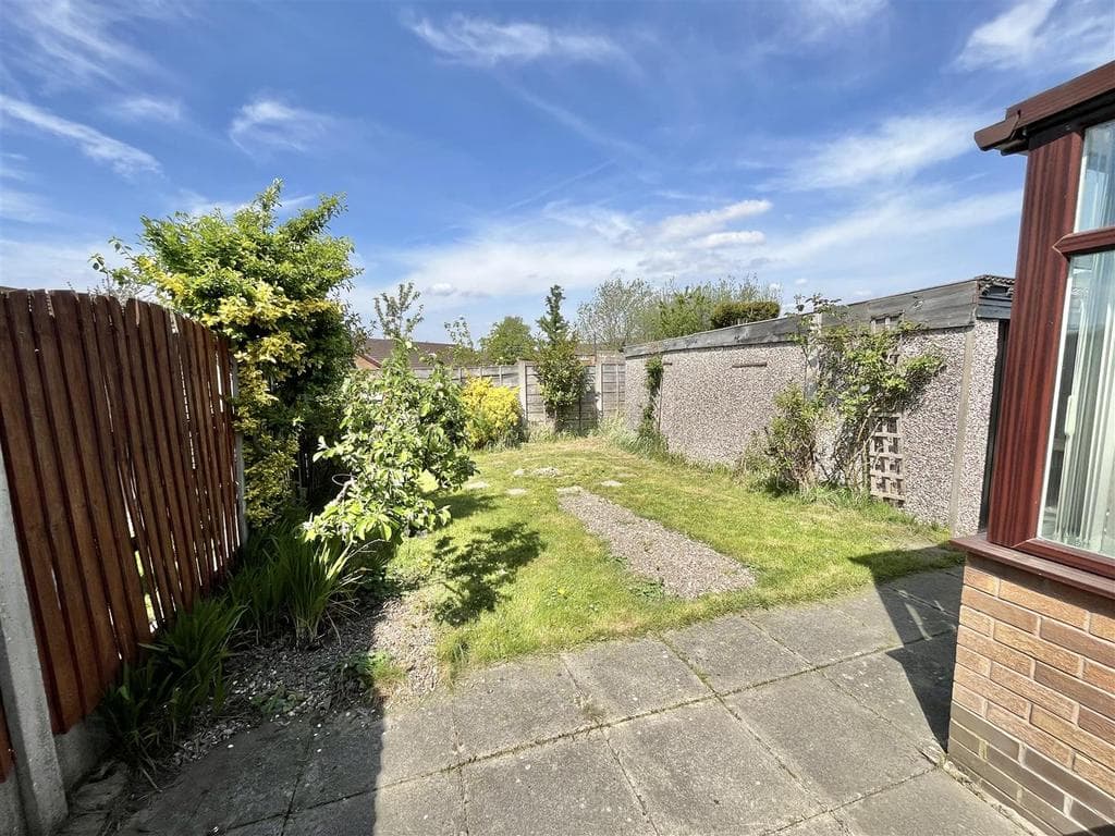 Wiltshire Drive, Glossop - Image 2