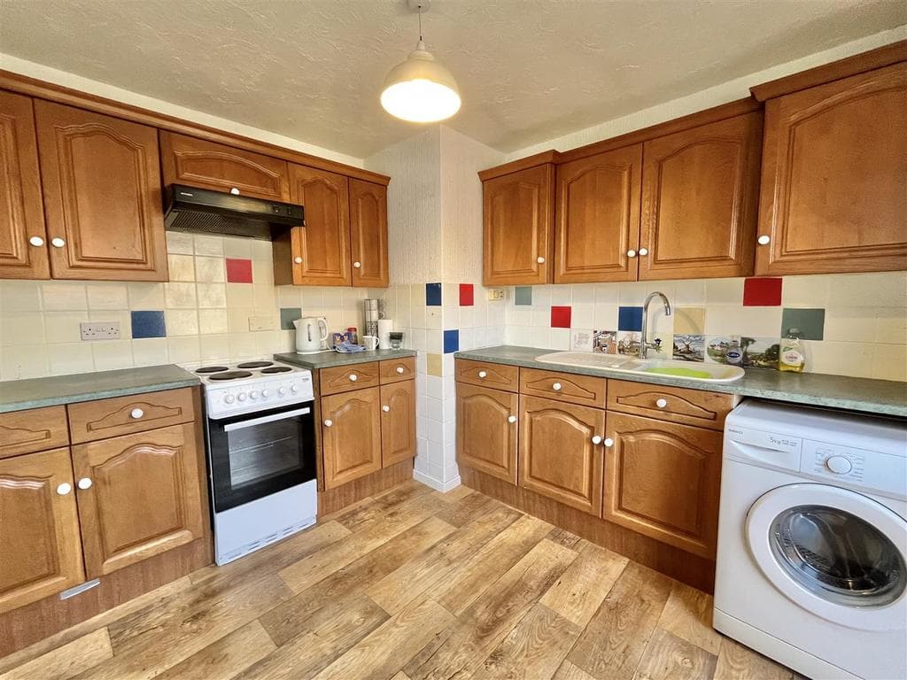 Wiltshire Drive, Glossop - Image 4