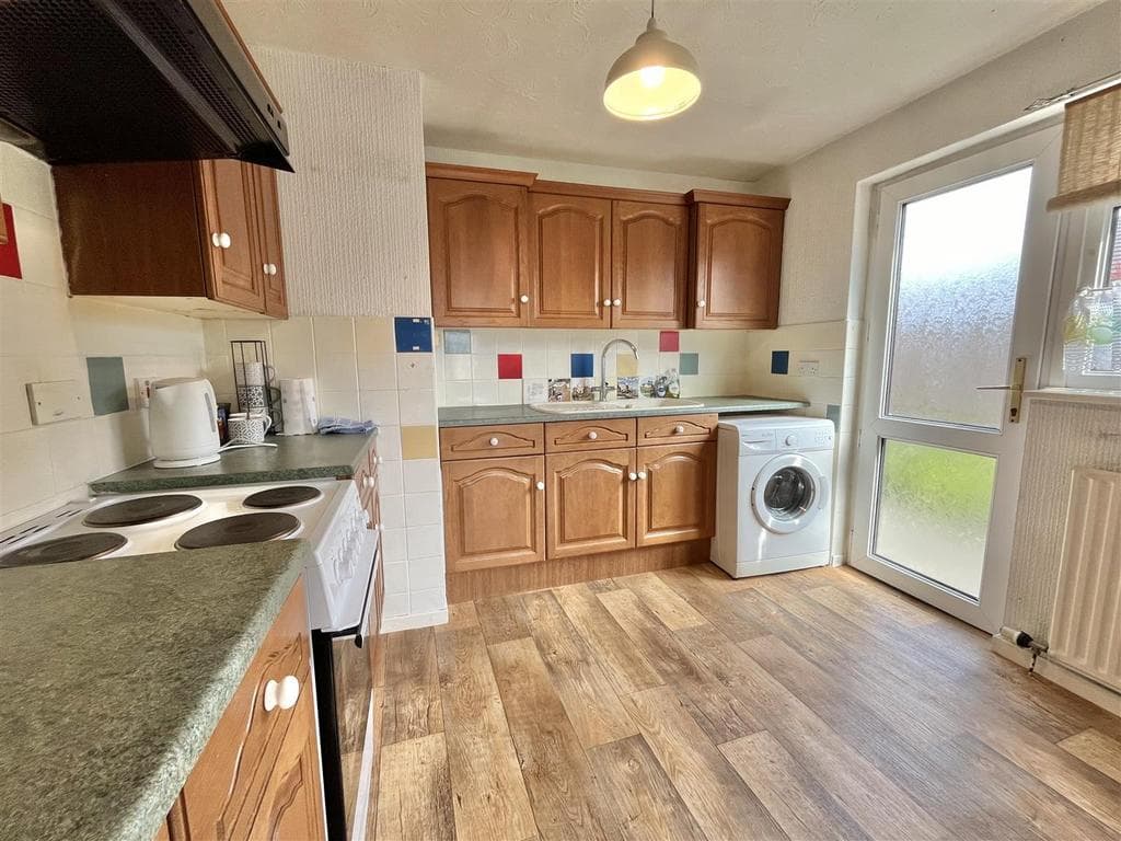 Wiltshire Drive, Glossop - Image 5