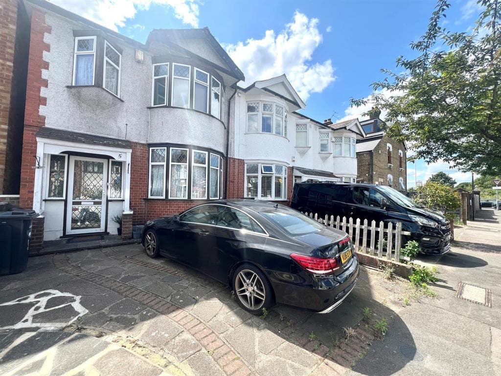 Lonsdale Road, London E11 - Image 4