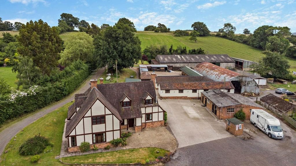 Seechem Equestrian Centre, Alvechurch, Worcestershire - Image 1