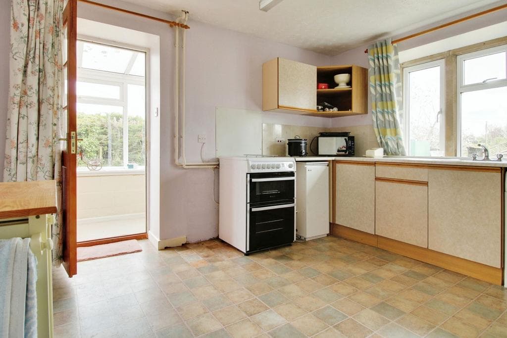 High Road, Ashton Keynes, SN6 - Image 3