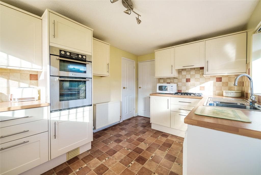 Linscott Crescent, West Yelland, Barnstaple, Devon, EX31 - Image 3