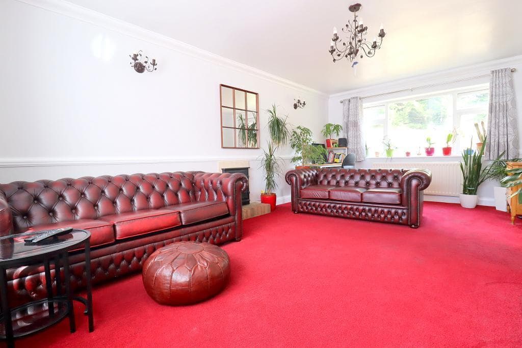 Rosslyn Crescent, Icknield, Luton, Bedfordshire, LU3 2AU - Image 3