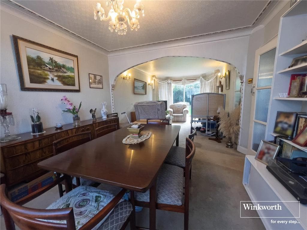 Beverley Drive, Middlesex HA8 - Image 3