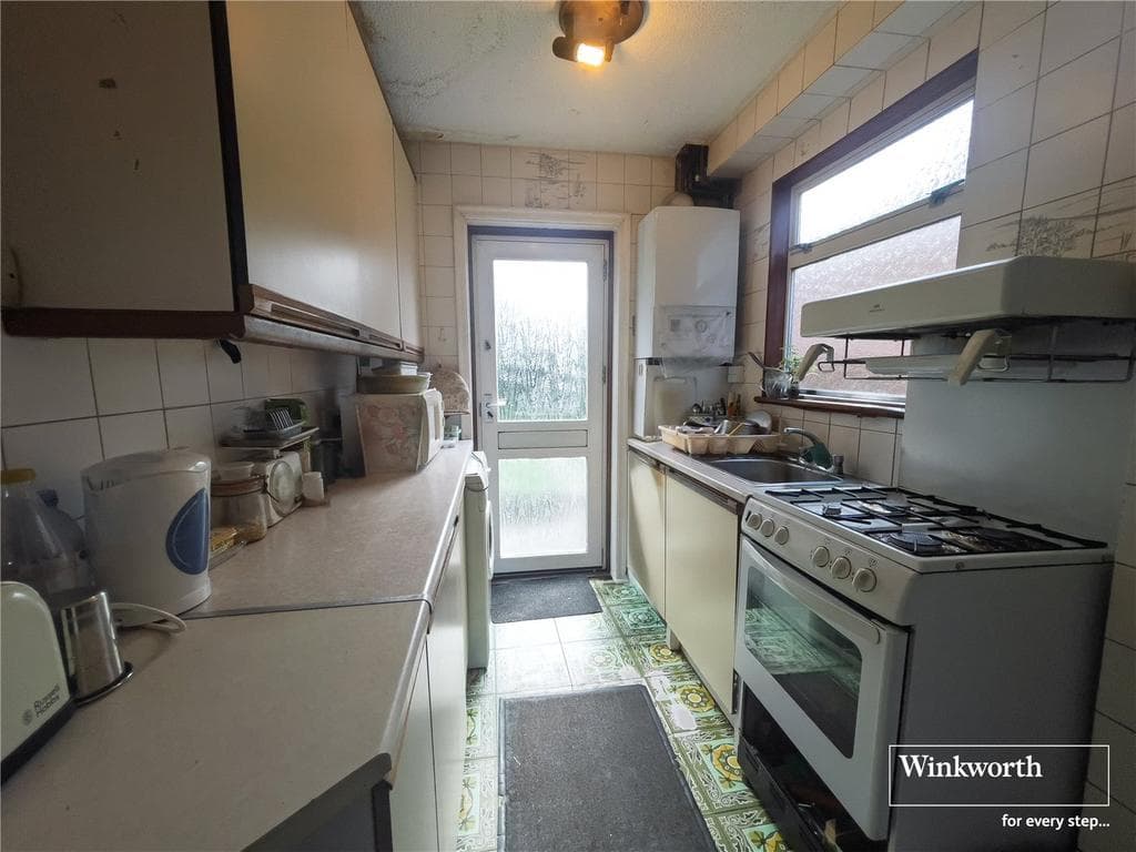 Beverley Drive, Middlesex HA8 - Image 4
