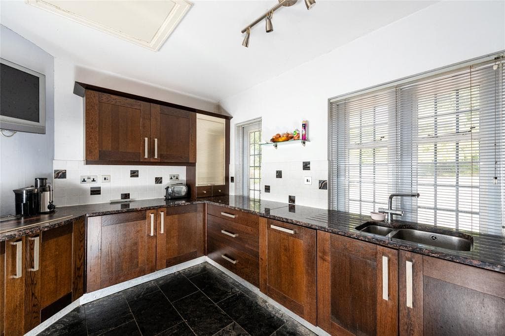Little Horwood Manor, Little Horwood, Milton Keynes, Buckinghamshire, MK17 - Image 3