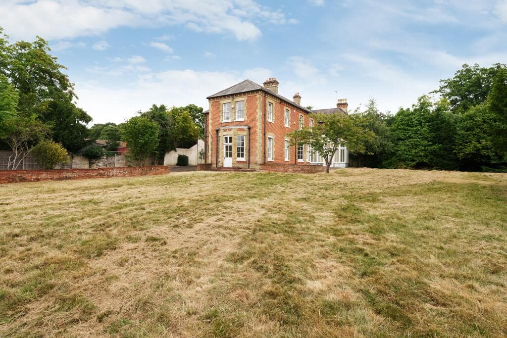Framewood Road, Stoke Poges, Buckinghamshire, SL2 - Image 1