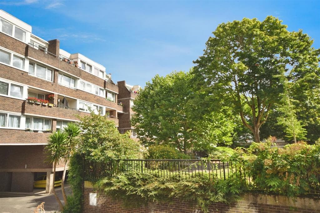 Nero Court, Augustus Close, Brentford Docks - Image 1