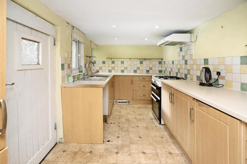 Gloucester Road, Teignmouth, TQ14 - Image 3