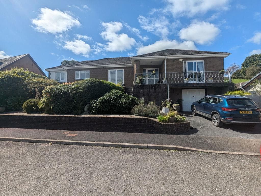 Parc y Llan, Llandybie, SA18 3HY - Image 1