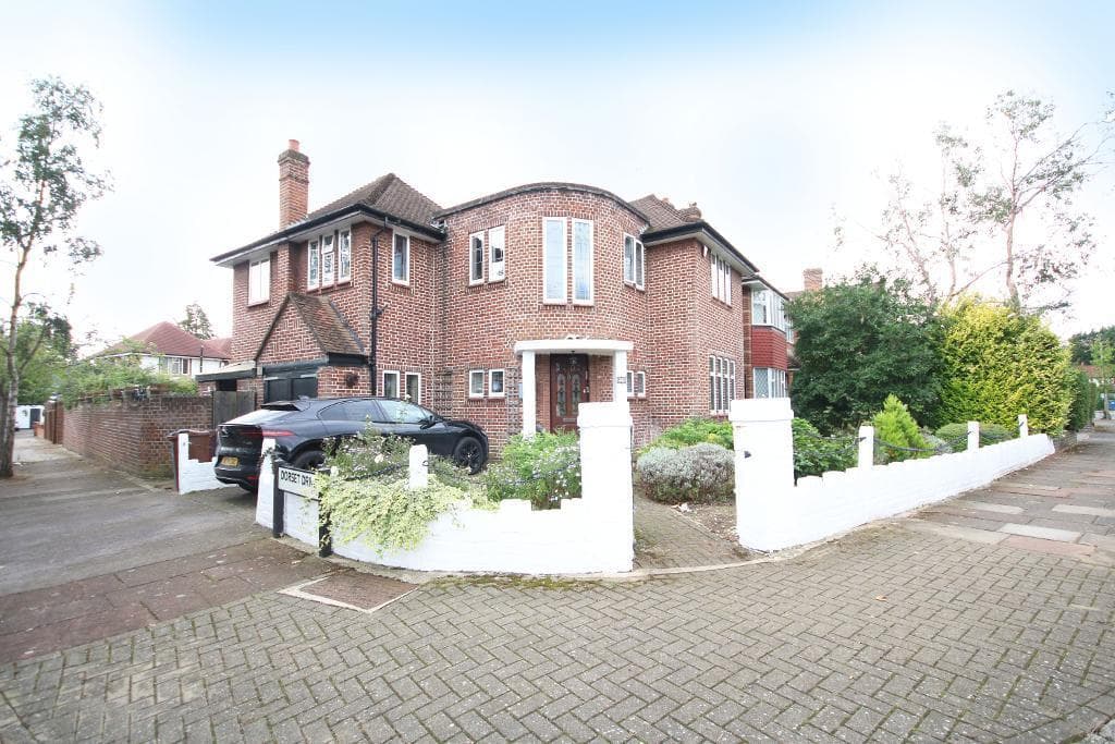 Edgware HA8 - Image 1