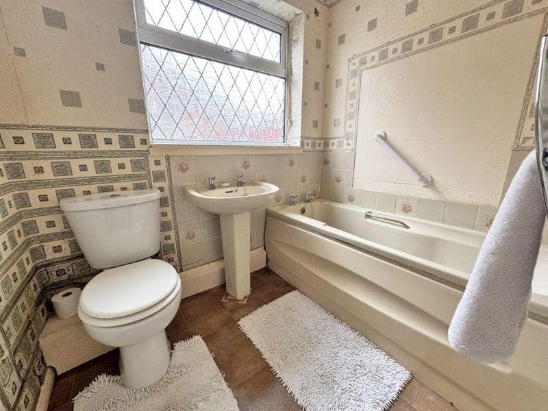 CURZON AVENUE, CLEETHORPES - Image 5