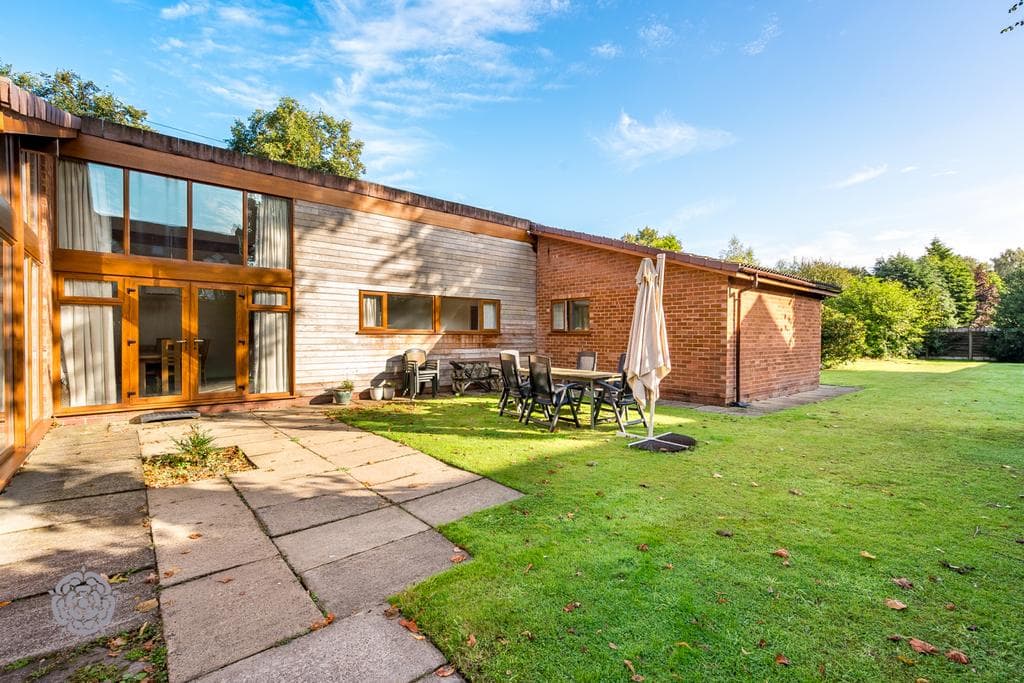View property at Chatsworth Road, Worsley, Manchester, Greater Manchester, M28 2NU