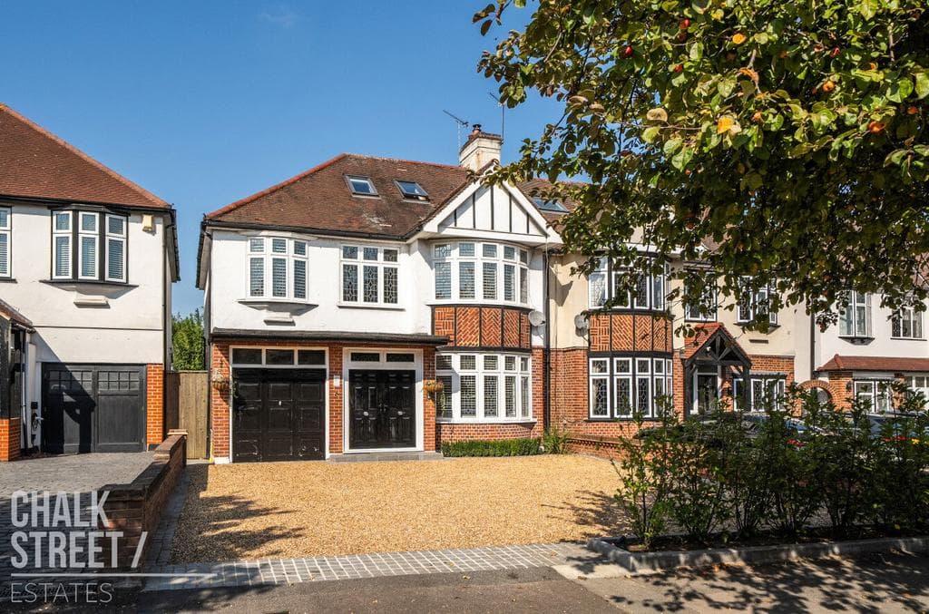 View property at Main Road, Gidea Park, RM2