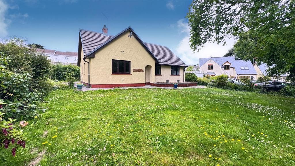 Woodside Grove, Pembroke - Image 1